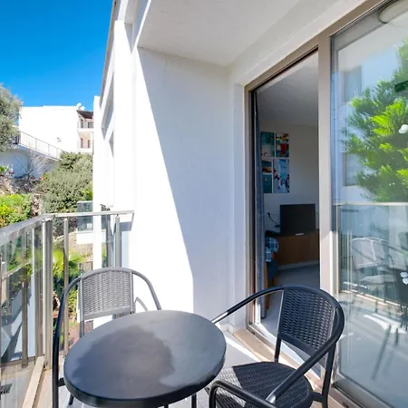 Stylish Flat W Pool N Balcony 5 Min To Apartment *