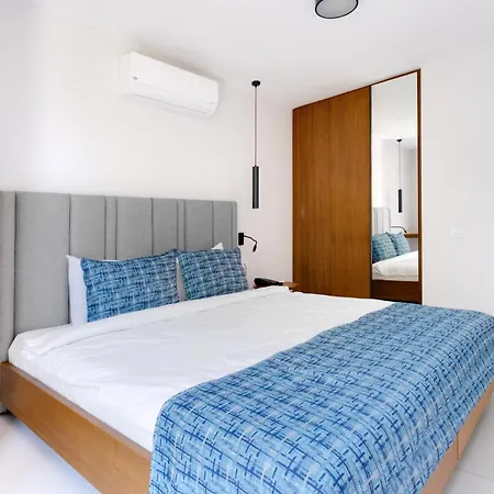 Apartment Stylish Flat W Pool N Balcony 5 Min To